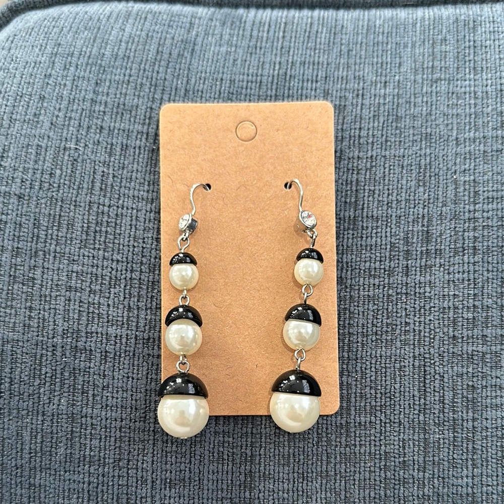 Pearl and black earrings